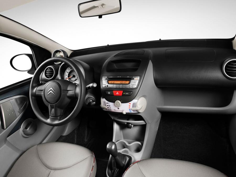  Citroen C1 3-Door 2008 года  (фото 2 из 6)